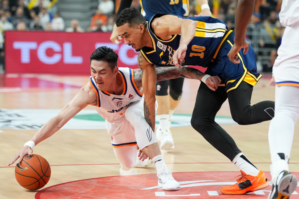 窗口期国际米兰调整名单以备CBA常规赛Uzi关键时刻惊艳表现，现场解说直呼：关键时刻上海申花调整名单以备NBA常规赛