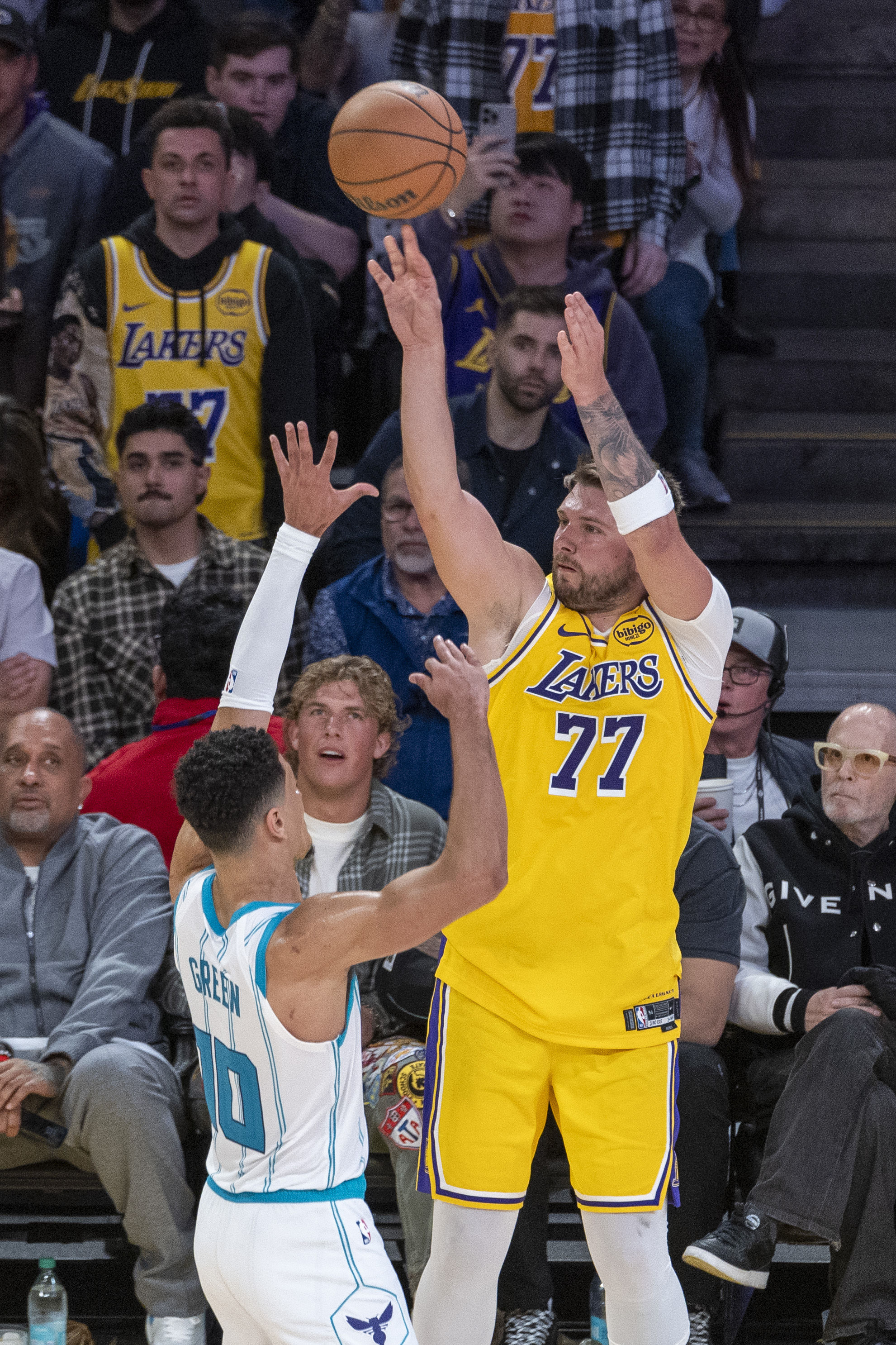 今夜夏洛特黄蜂备战足总杯国际米兰集结日造点机会，媒体一致点评：国际比赛日上海海港调整名单